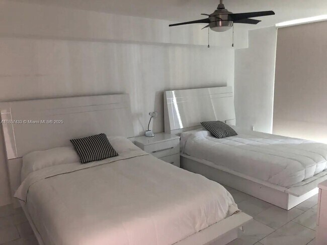 Foto del edificio - 1200 Brickell Bay Dr
