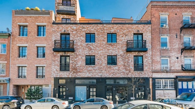 Building Photo - 2 br, 1 bath Apartment - 235 Kent Ave Unit 3L