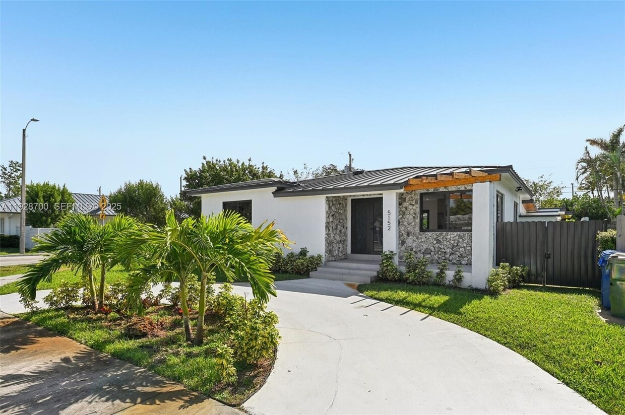 Foto principal - 5152 SW 6th St