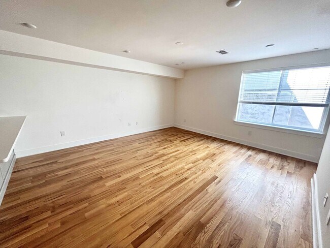 Photo - Fantastic Newly Built 3 Bedroom Available ... House