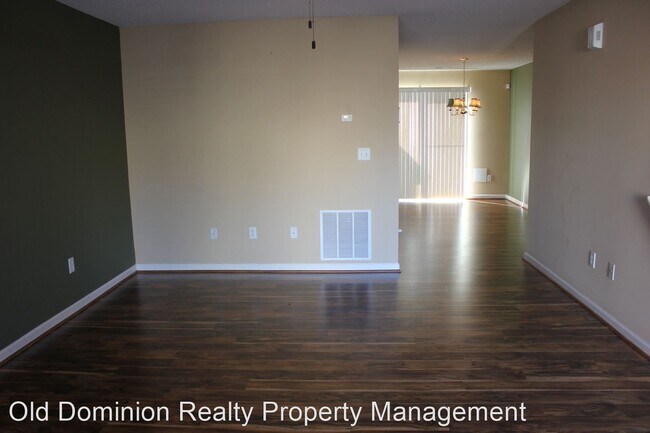 Building Photo - 2 br, 2.5 bath House - 730 Camelot Lane