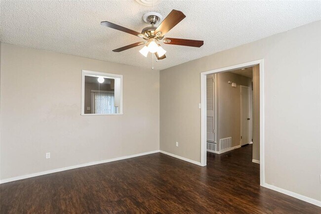 Foto del edificio - 5513 Stafford Dr