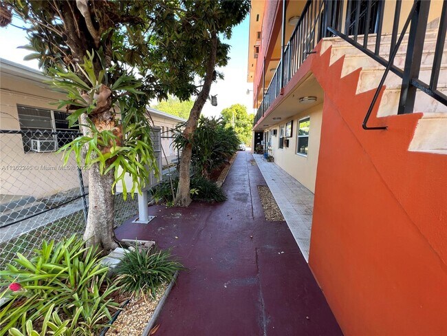 Foto del edificio - 1039 SW 5th St