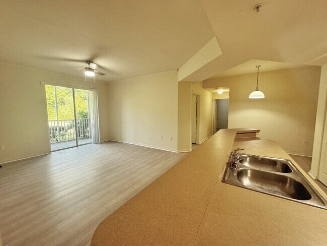 Foto del edificio - First floor, 3BR/2BA with garage Villa San Marco Condo