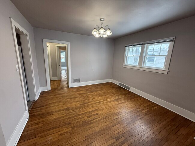 Foto del edificio - 909 University Dr N