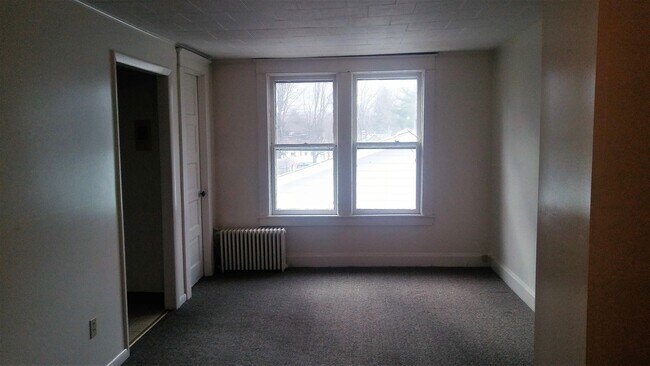 Foto del edificio - 2 Gage Ave