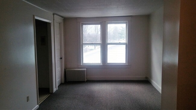 Building Photo - 2 Gage Ave