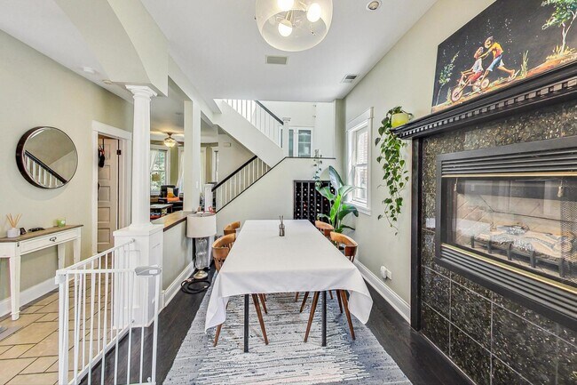 Building Photo - 3452 N Leavitt St