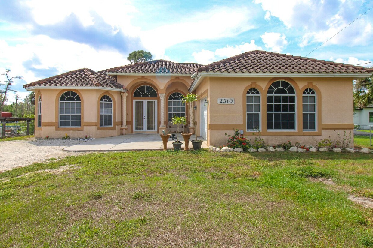 Foto principal - Stunning Pet-Friendly 3 Bed/2.5 Bathroom H...