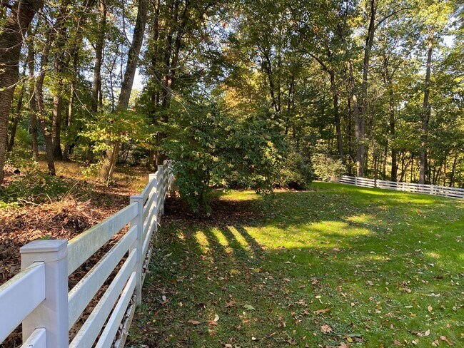 Foto del edificio - "SHORT TERM RENTAL" 410 Shady Dell Road, Y...