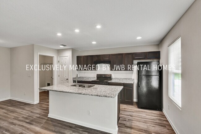 Building Photo - 904 Huron St