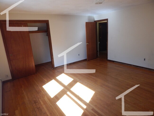 Building Photo - 4 br, 1.5 bath House - 35 Hazel St 33