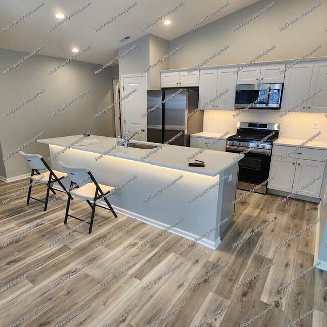 Building Photo - Brand New 3 Bedroom Duplex