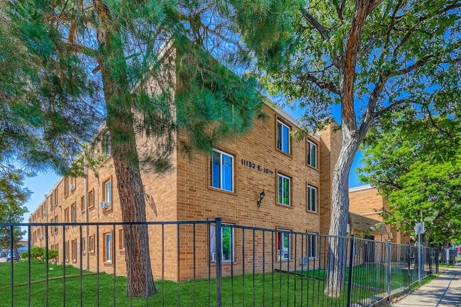 Building Photo - Casa Serena Apartments