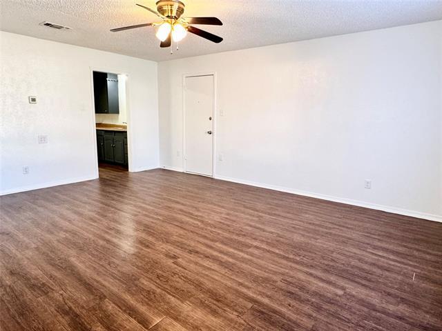 Foto del edificio - 141 NW Jayellen Ave