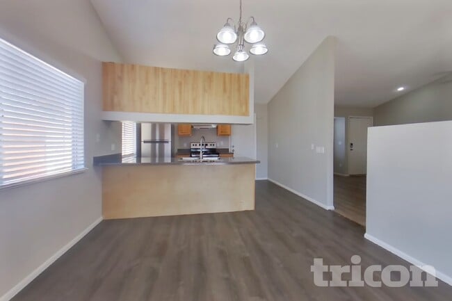 Building Photo - 1010 W Blackhawk Dr