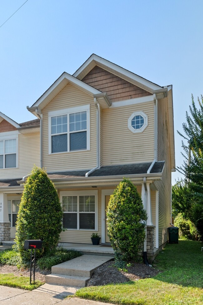 Building Photo - 809 Benton Ave