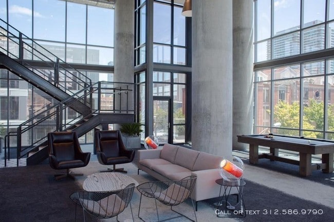 Building Photo - 3 bedroom in Chicago IL 60642