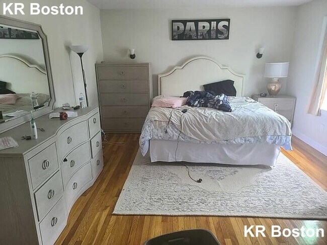 Building Photo - 25 Waite St