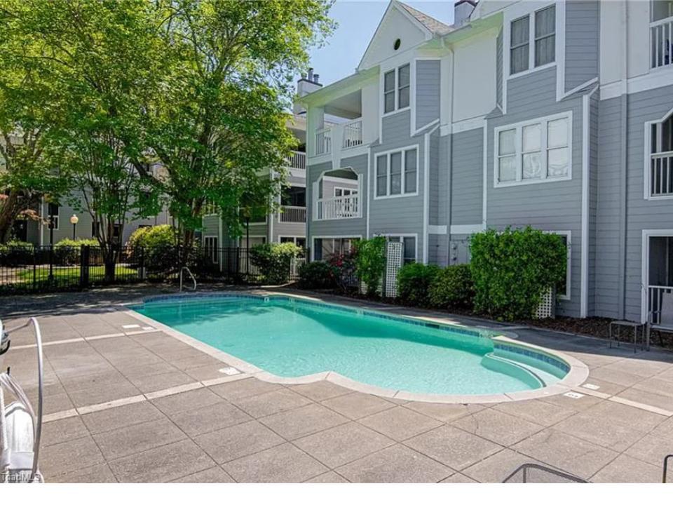 Foto del edificio - 230 Oakwood Ct