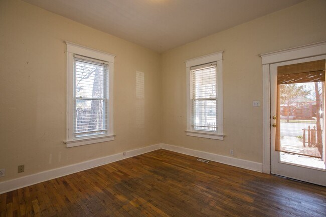 Foto del edificio - Charming Old Town Bungalow!