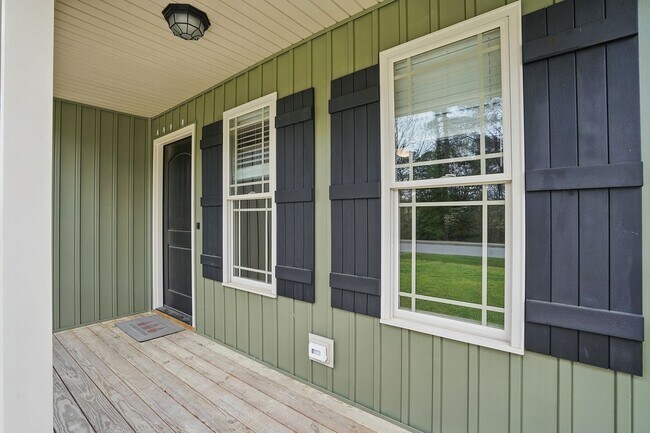 Foto del edificio - AVAILABLE NOW!  LIKE NEW! Cute One-Story R...