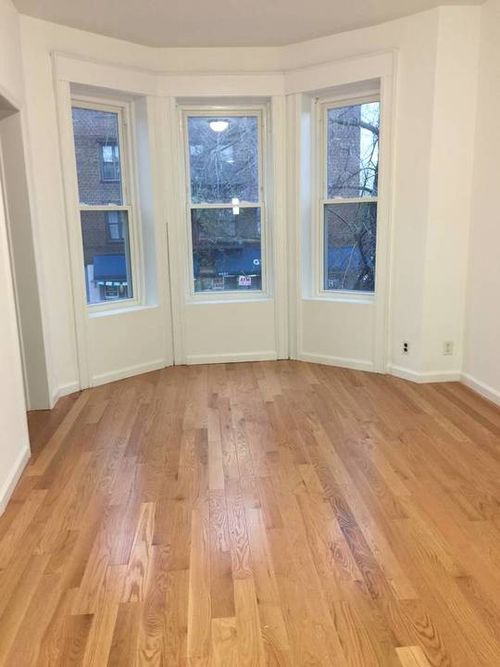 Foto principal - 4422 6th Ave