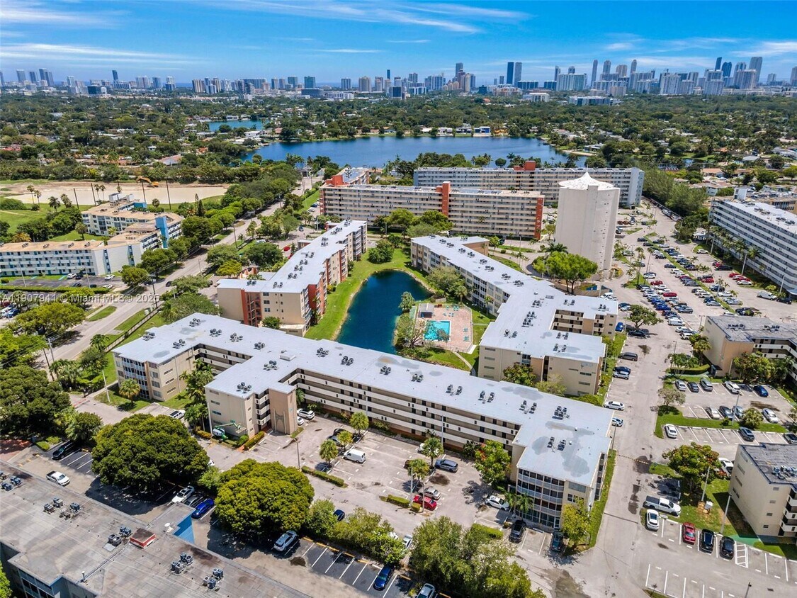 Foto principal - 1690 NE 191st St