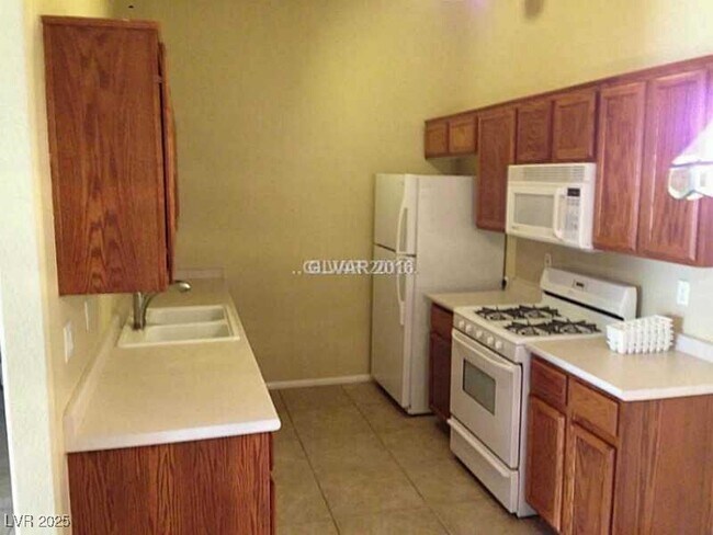 Foto del edificio - 2305 W Horizon Ridge Pkwy