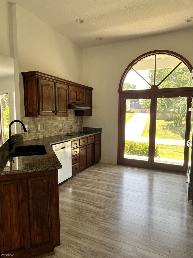 Building Photo - 3 br, 3 bath House - 124 Sunset Loop