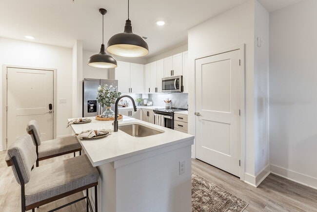 Watts Hampton Apartments - The Watts