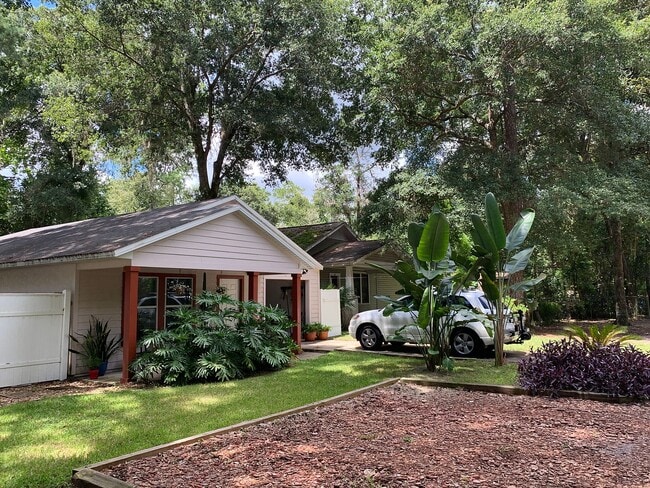 Building Photo - 875 NW 11th Ave