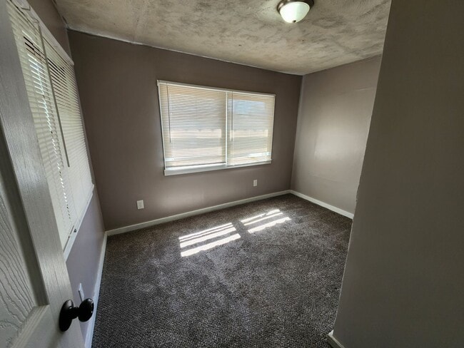 Building Photo - Nice, affordable housing near hospitals, d...