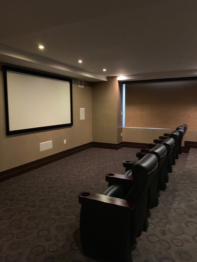 Foto del edificio - 6405 Yellowstone Blvd