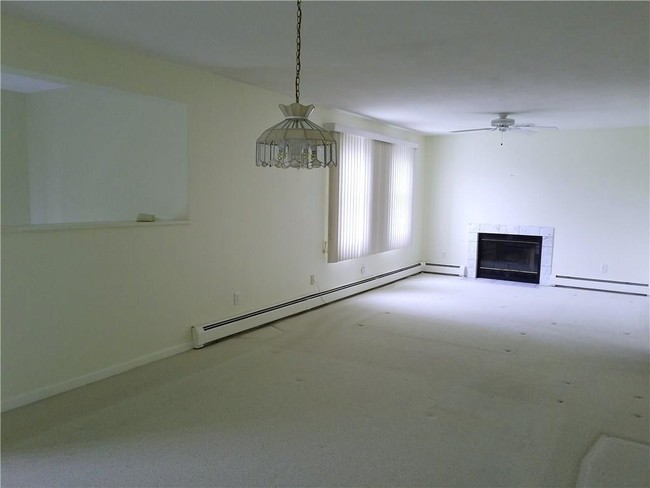 Building Photo - 1 Willow Glen Cir