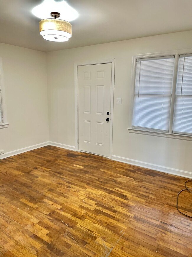 Building Photo - 2 Bed / 2 Bath with office space Home for Rent – Renovated Kitchen & Fenced Backyard