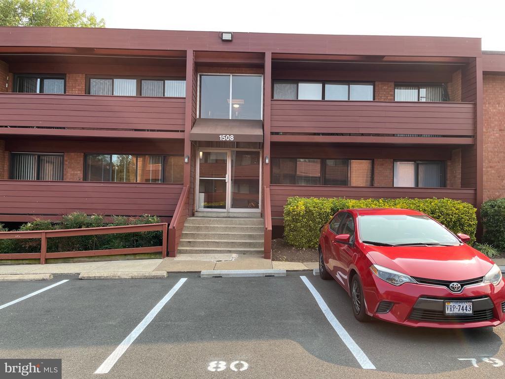 Primary Photo - 1508 S George Mason Dr
