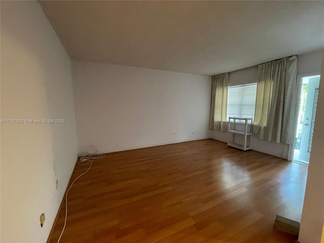 Foto del edificio - 1300 N 17th Ave