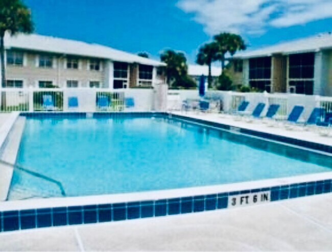 Building Photo - 2BR/2BA CONDO IN PALM BAY