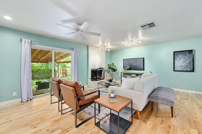 Foto del edificio - 4802 Wind River Rd