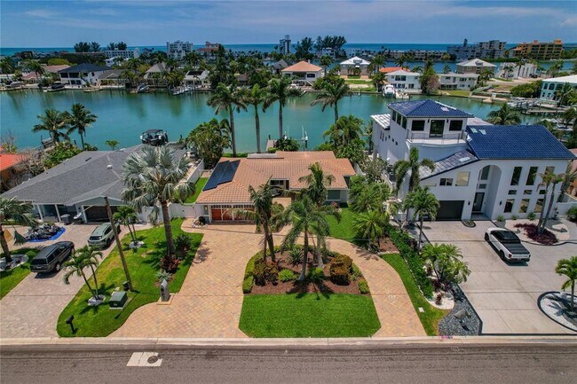 Foto del edificio - 10124 Yacht Club Dr