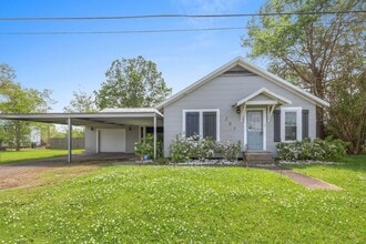 Building Photo - 207 Duff St