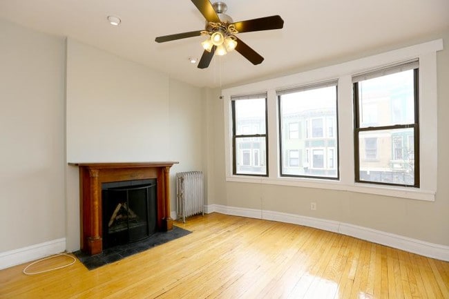 Building Photo - 3438 N Halsted St
