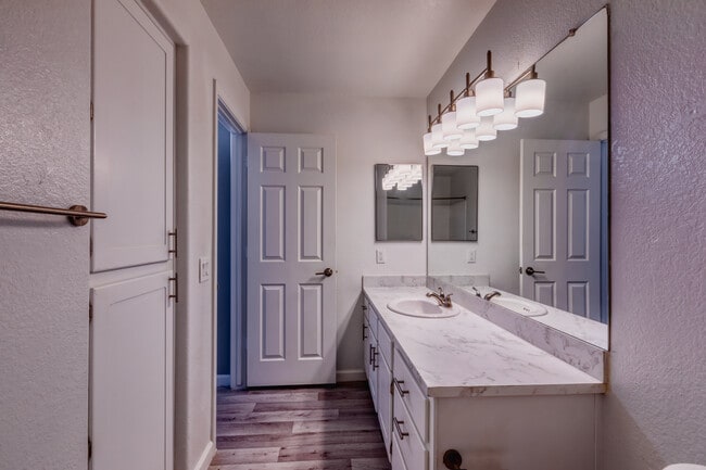 Foto del edificio - Portola on Bell