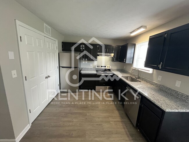 Foto del edificio - Updated 2-Bed, 1.5-Bath Townhome with a Ga...