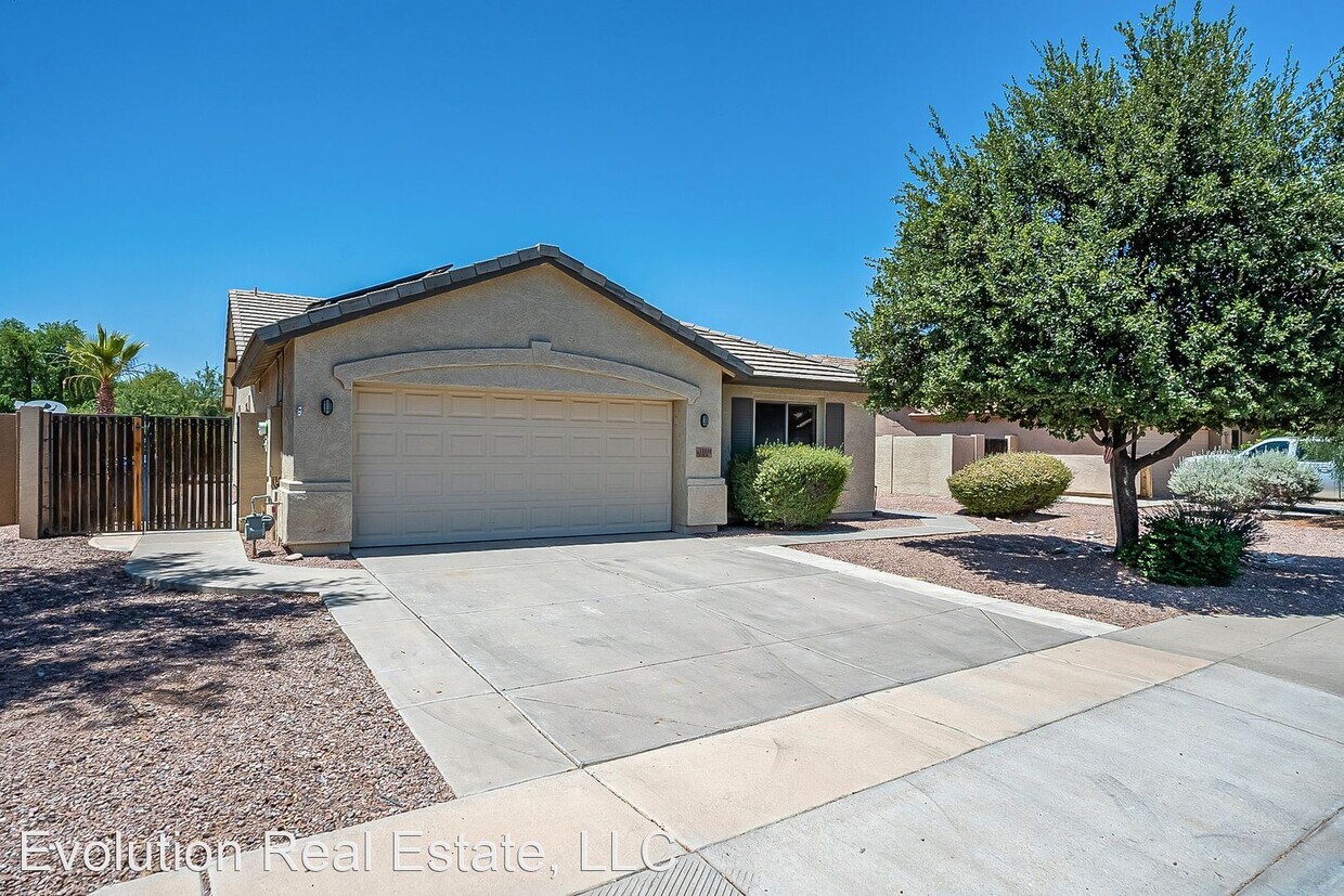 Primary Photo - 4 br, 2 bath House - 10330 E. Idaho Ave.