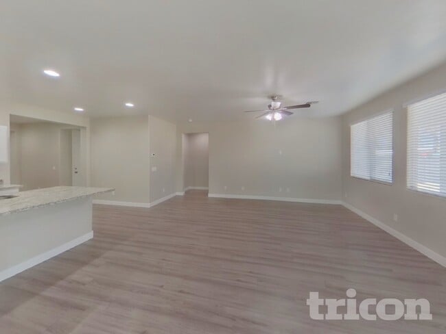 Foto del edificio - 2618 E Danbury Rd