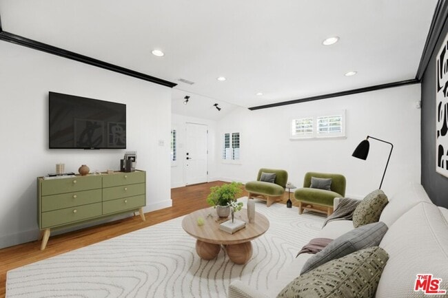 Foto del edificio - 5711 Rhea Ave