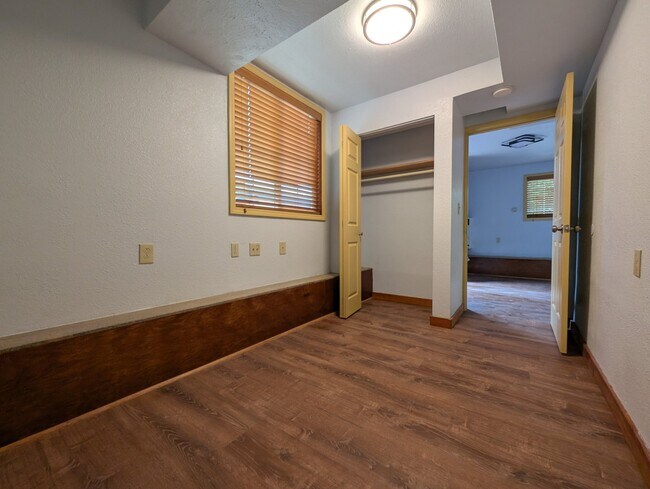 Foto del edificio - 5819 Bayview Ave