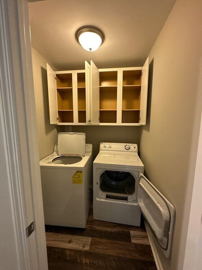 Foto del edificio - NOW AVAILABLE! - 319 Lanier Ct, Hiram, GA,...